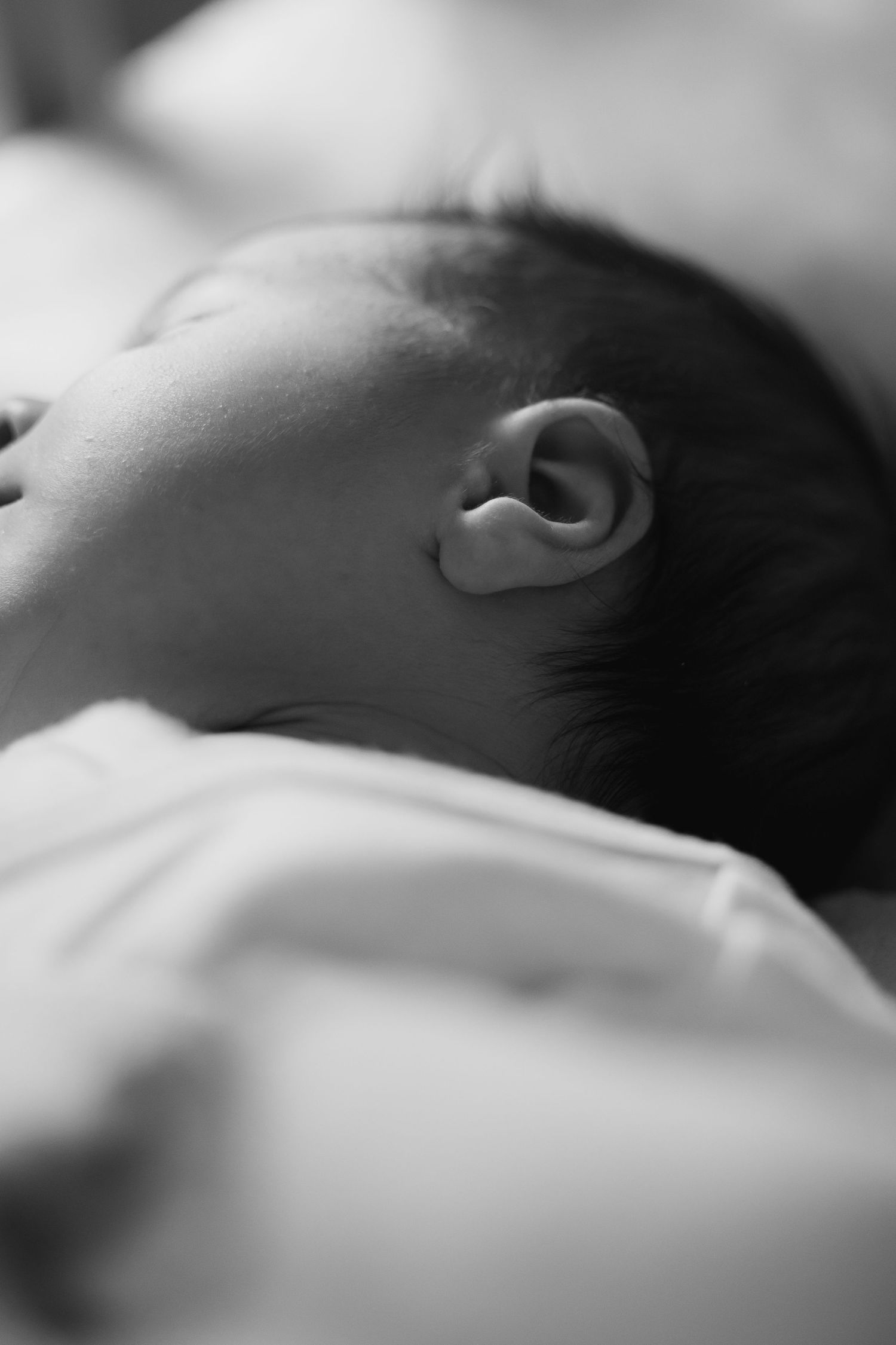 Photographe à Chartres, Eure-et-Loir, je capture vos mariages et instants de vie en famille, couple ou naissance avec émotion.