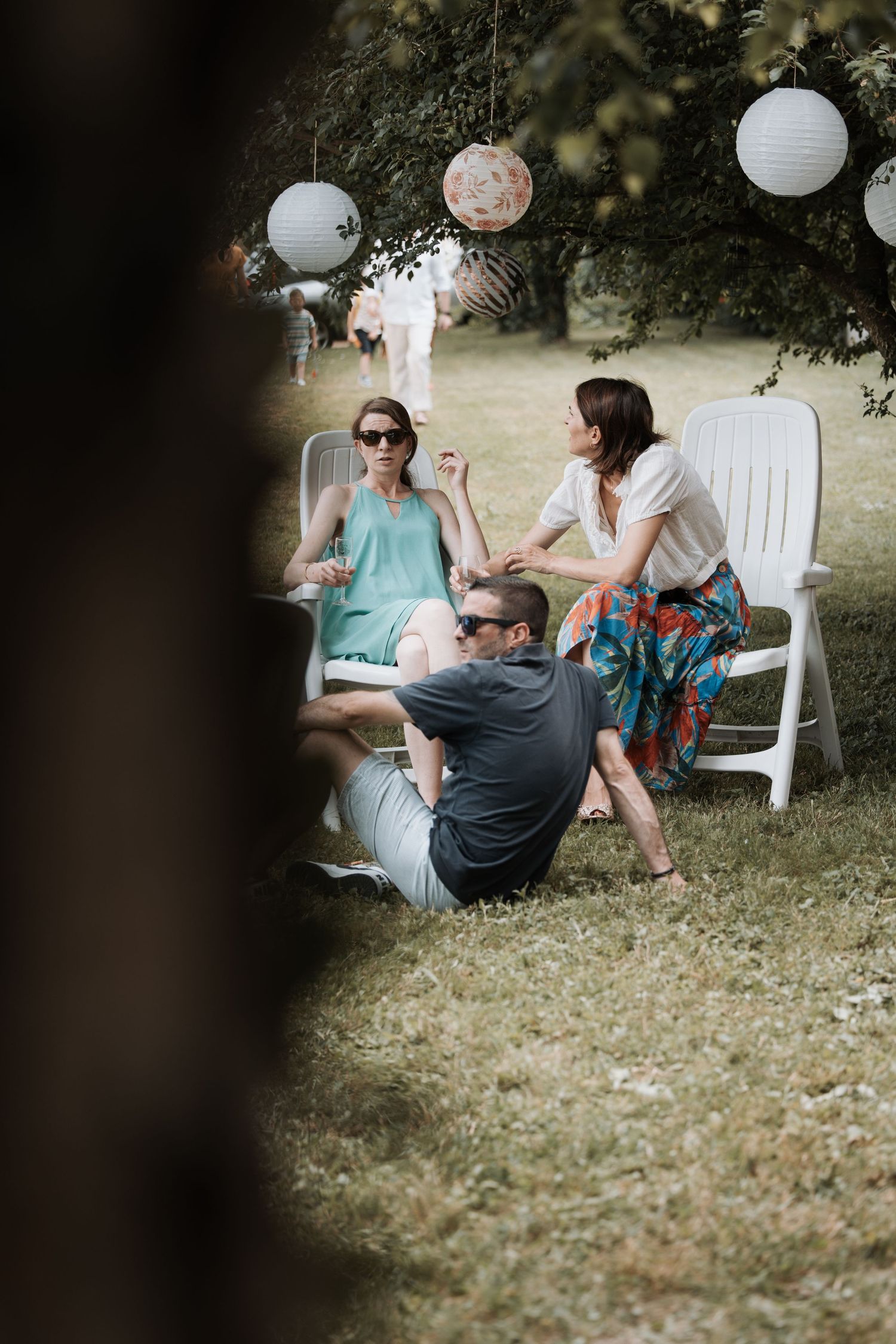 Photographe à Chartres, Eure-et-Loir, je capture vos mariages et instants de vie en famille, couple ou naissance avec émotion.