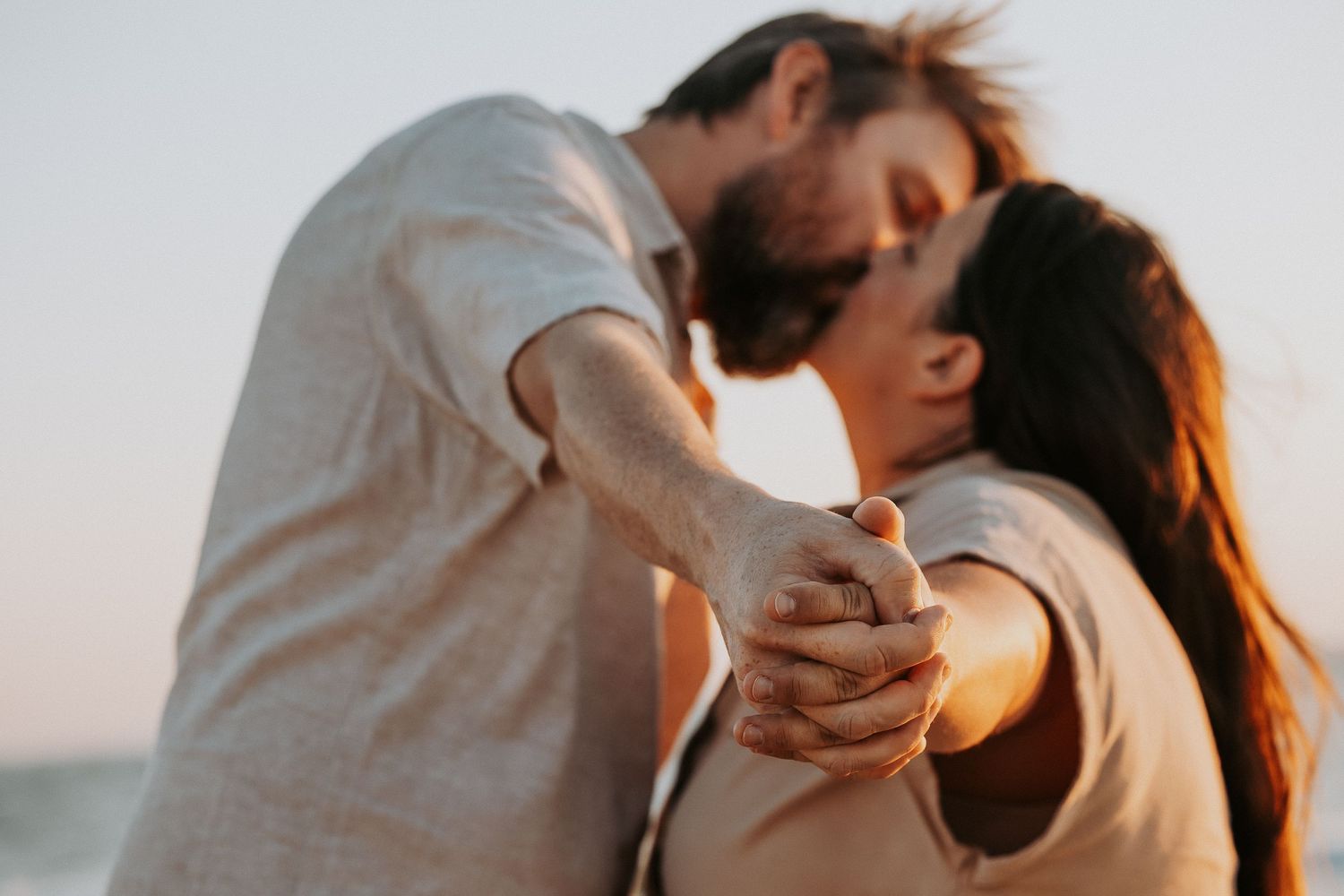 Photographe à Chartres, Eure-et-Loir, je capture vos mariages et instants de vie en famille, couple ou naissance avec émotion.