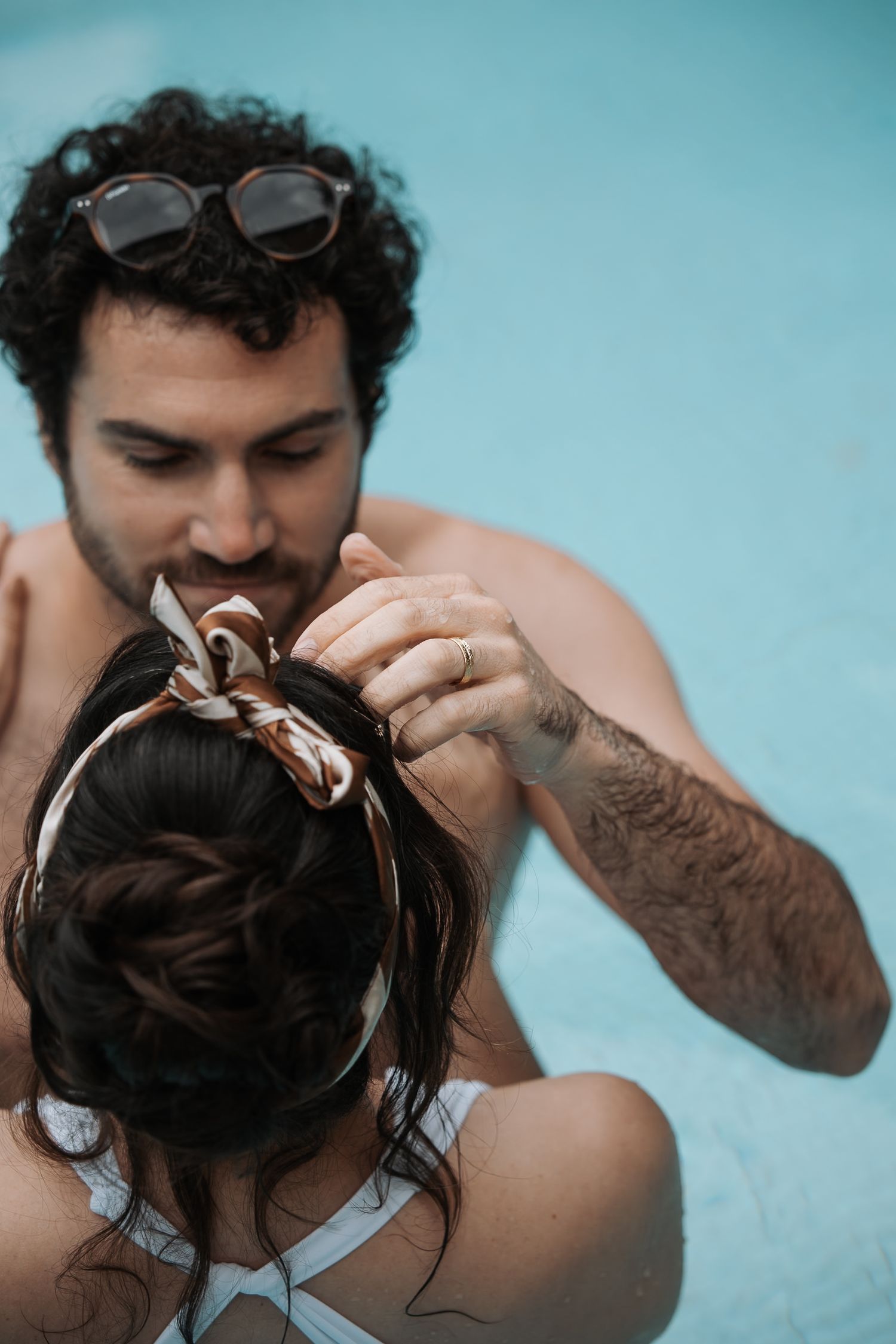 Photographe à Chartres, Eure-et-Loir, je capture vos mariages et instants de vie en famille, couple ou naissance avec émotion.
