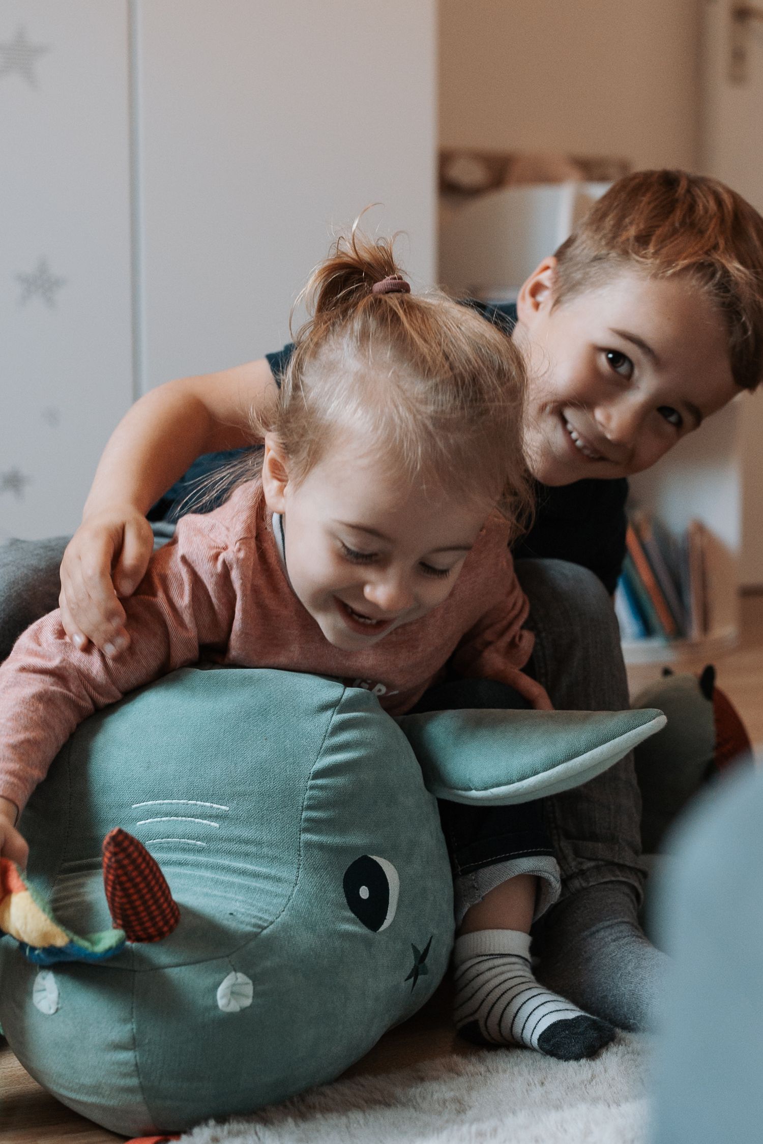 Photographe à Chartres, Eure-et-Loir, je capture vos mariages et instants de vie en famille, couple ou naissance avec émotion.