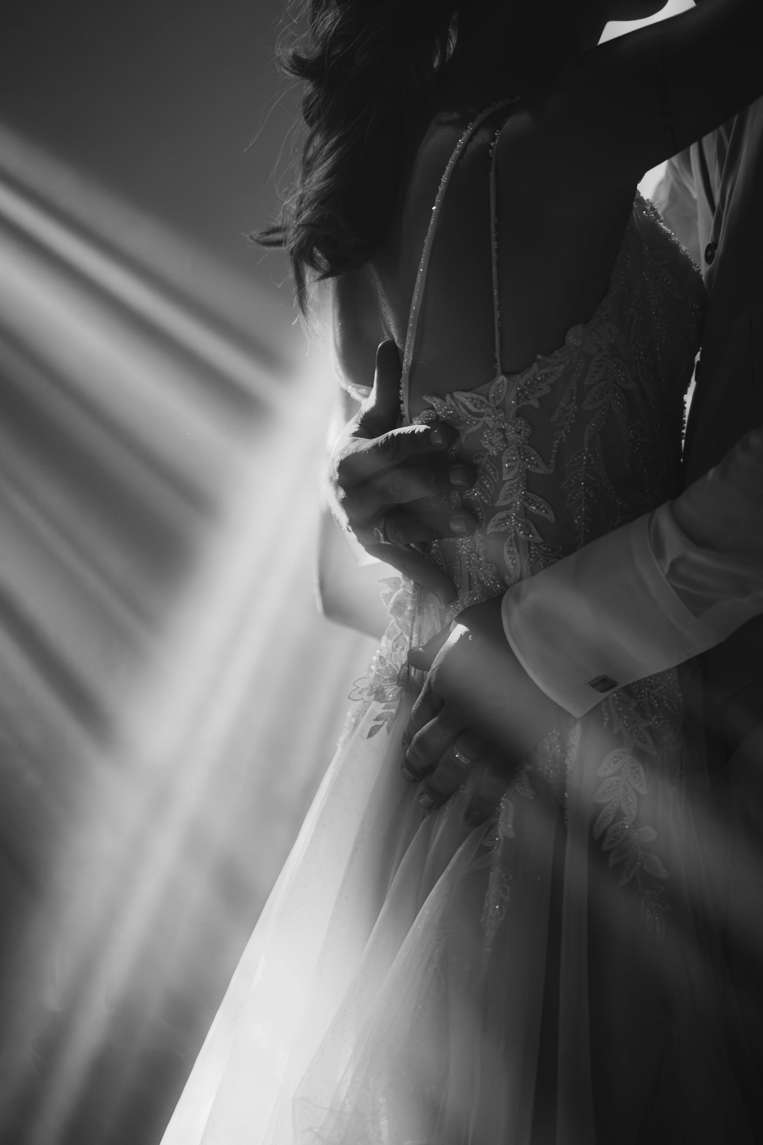 Photographe à Chartres, Eure-et-Loir, je capture vos mariages et instants de vie en famille, couple ou naissance avec émotion.