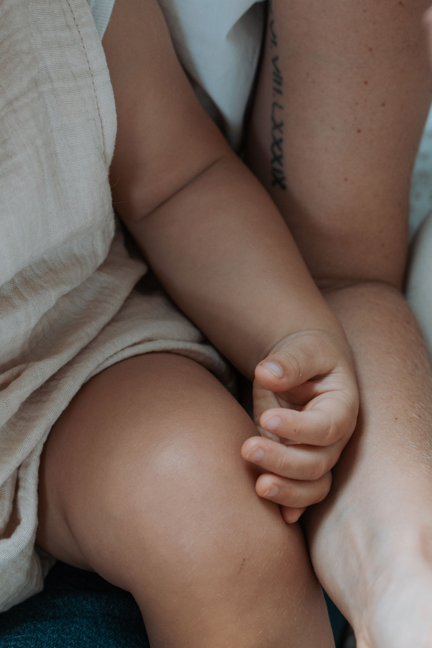 Photographe à Chartres, Eure-et-Loir, je capture vos mariages et instants de vie en famille, couple ou naissance avec émotion.
