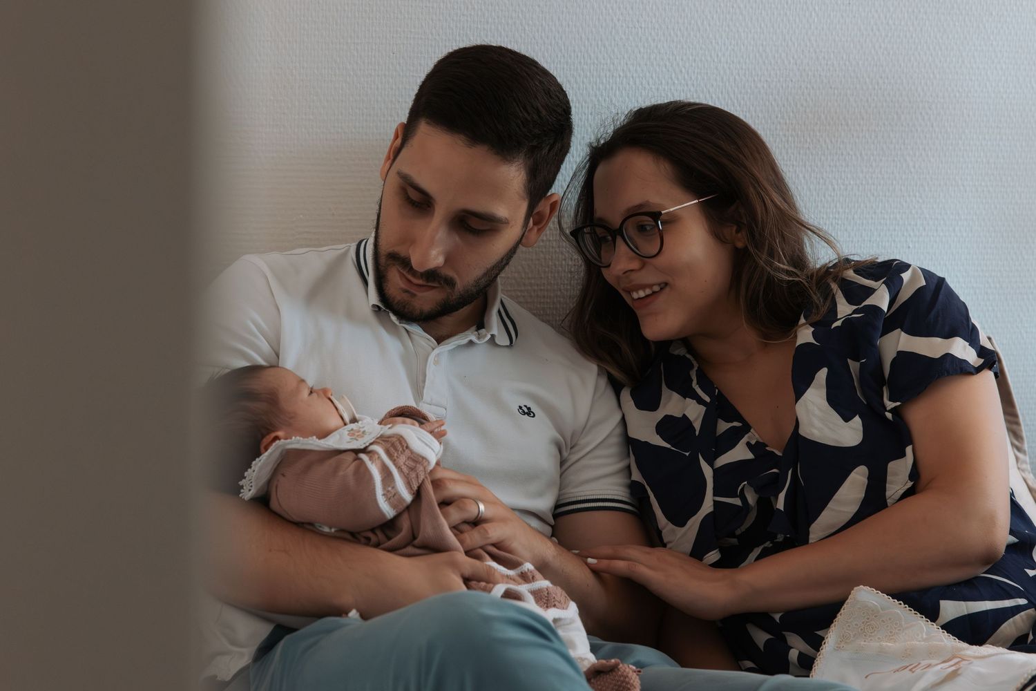 Photographe à Chartres, Eure-et-Loir, je capture vos mariages et instants de vie en famille, couple ou naissance avec émotion.