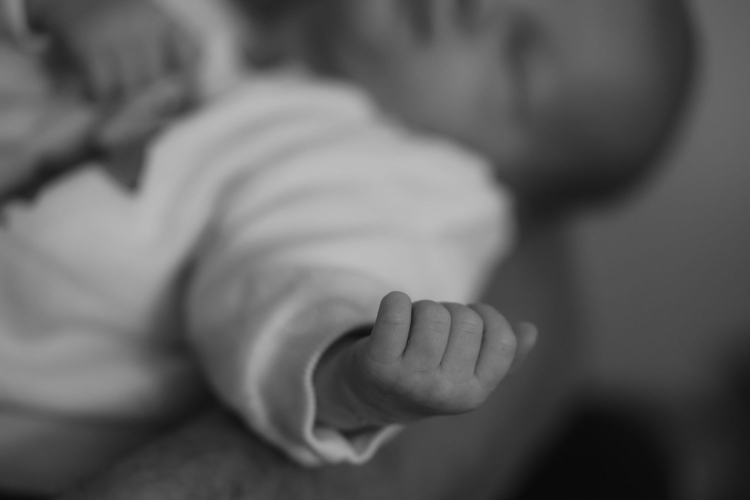 Photographe en Eure et Loir à Chartres, je vous accompagne pour capturer vos moments de vie, en famille, en couple ou lors de votre mariage