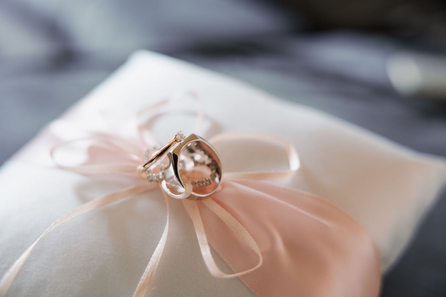 Photographe à Chartres, Eure-et-Loir, je capture vos mariages et instants de vie en famille, couple ou naissance avec émotion.