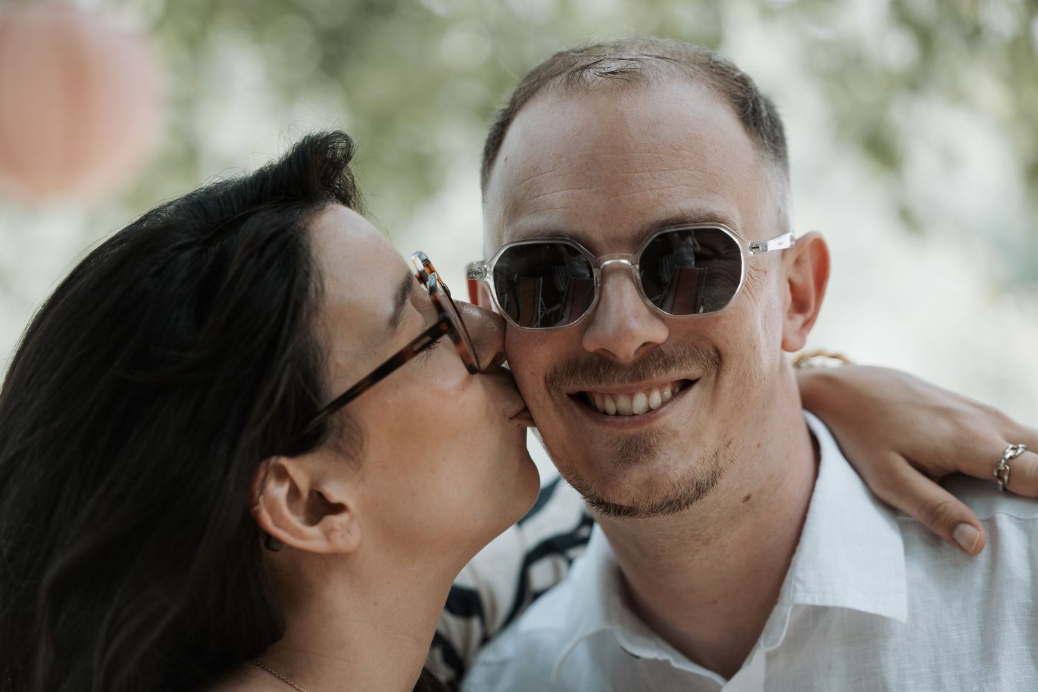 Photographe à Chartres, Eure-et-Loir, je capture vos mariages et instants de vie en famille, couple ou naissance avec émotion.