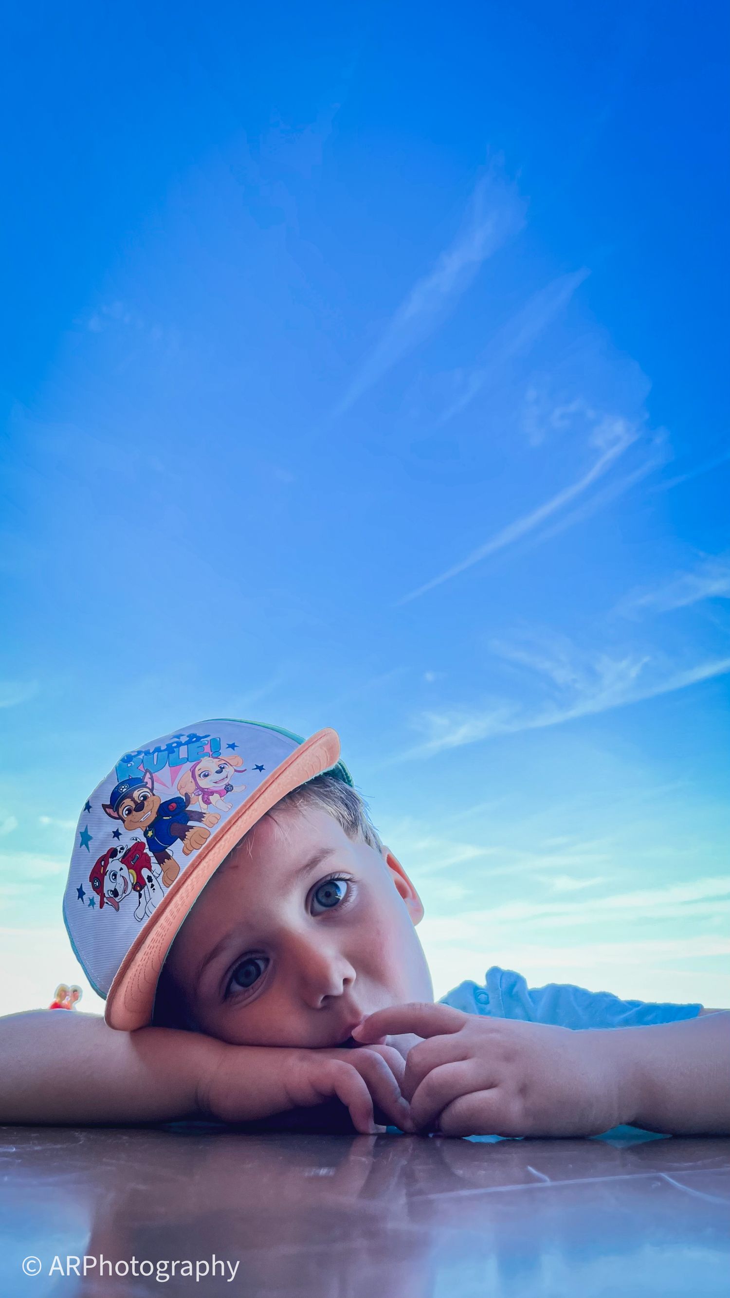 Photographe à Chartres, Eure-et-Loir, je capture vos mariages et instants de vie en famille, couple ou naissance avec émotion.