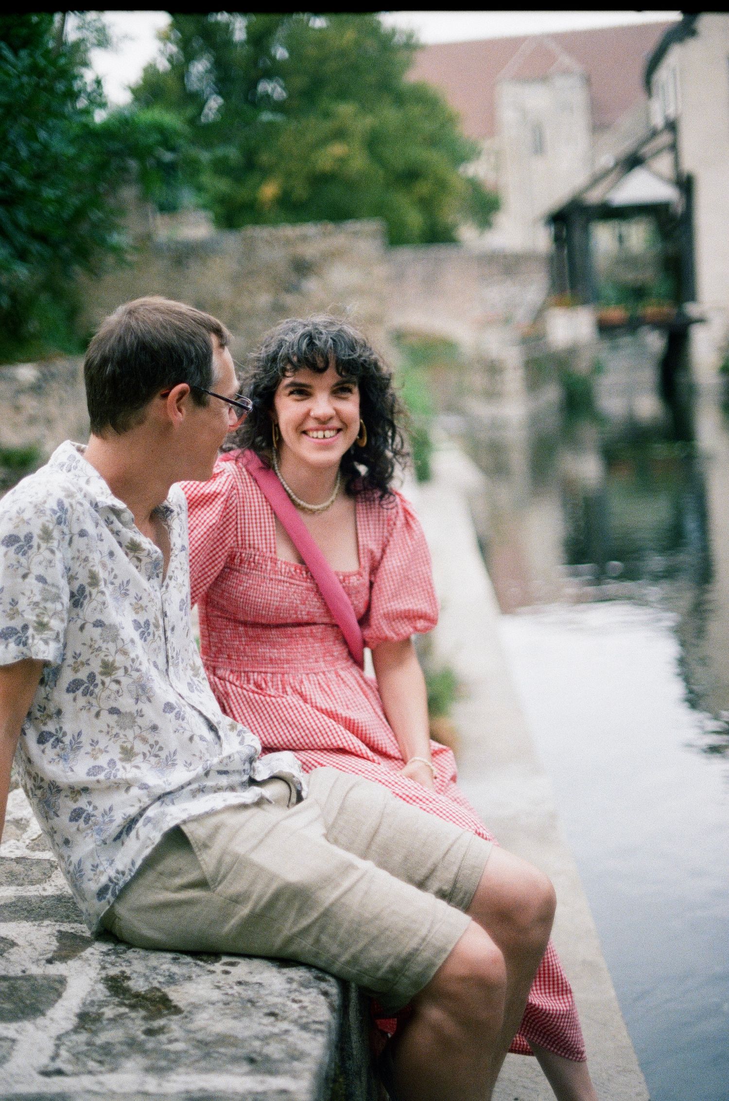 Photographe argentique mariage Chartres - portrait de couple en pellicule