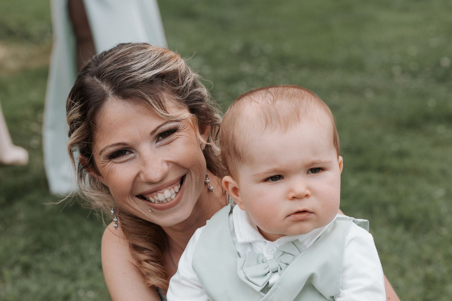 Photographe à Chartres, Eure-et-Loir, je capture vos mariages et instants de vie en famille, couple ou naissance avec émotion.