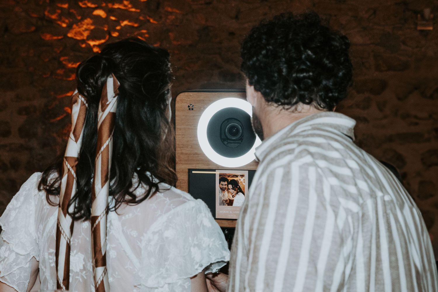 Photographe à Chartres, Eure-et-Loir, je capture vos mariages et instants de vie en famille, couple ou naissance avec émotion.