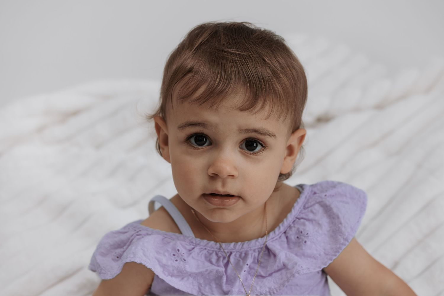 Photographe à Chartres, Eure-et-Loir, je capture vos mariages et instants de vie en famille, couple ou naissance avec émotion.