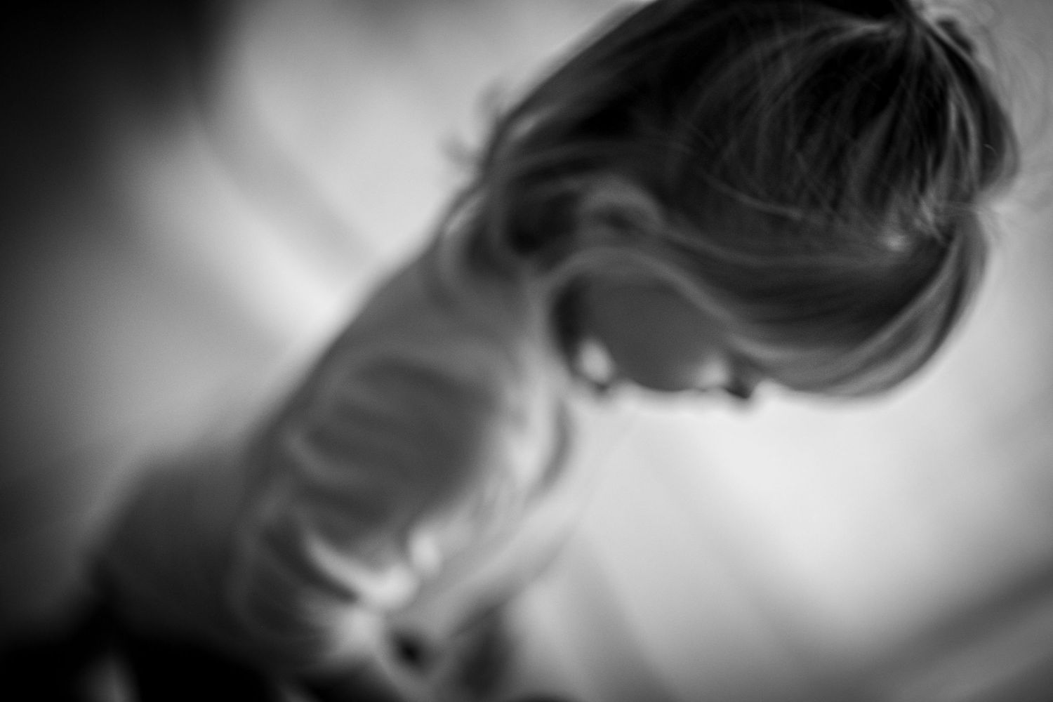 Photographe à Chartres, Eure-et-Loir, je capture vos mariages et instants de vie en famille, couple ou naissance avec émotion.