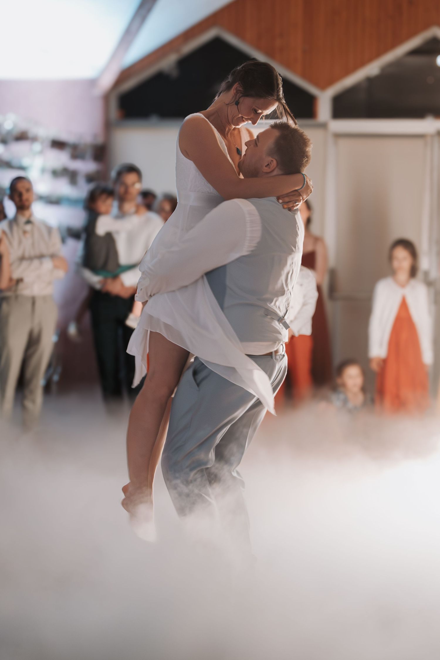 Photographe à Chartres, Eure-et-Loir, je capture vos mariages et instants de vie en famille, couple ou naissance avec émotion.