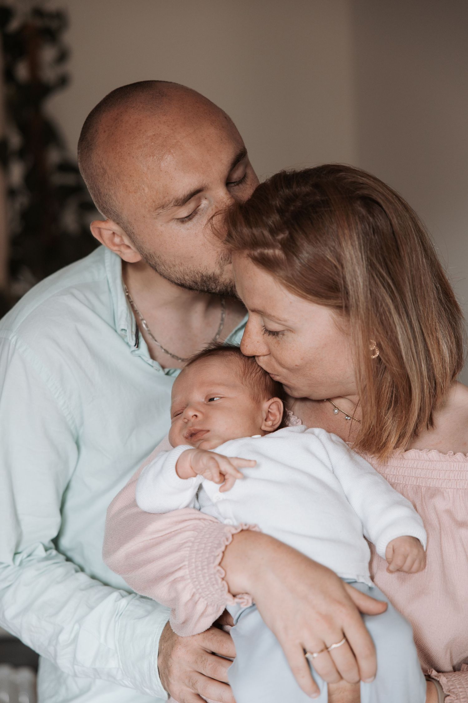 Photographe à Chartres, Eure-et-Loir, je capture vos mariages et instants de vie en famille, couple ou naissance avec émotion.
