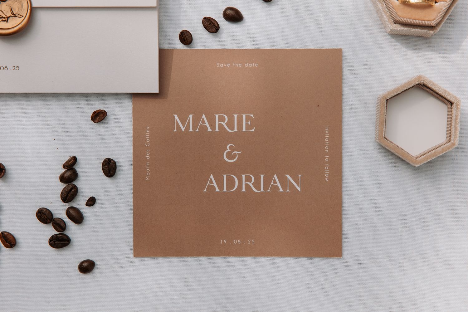 Photographe à Chartres, Eure-et-Loir, je capture vos mariages et instants de vie en famille, couple ou naissance avec émotion.