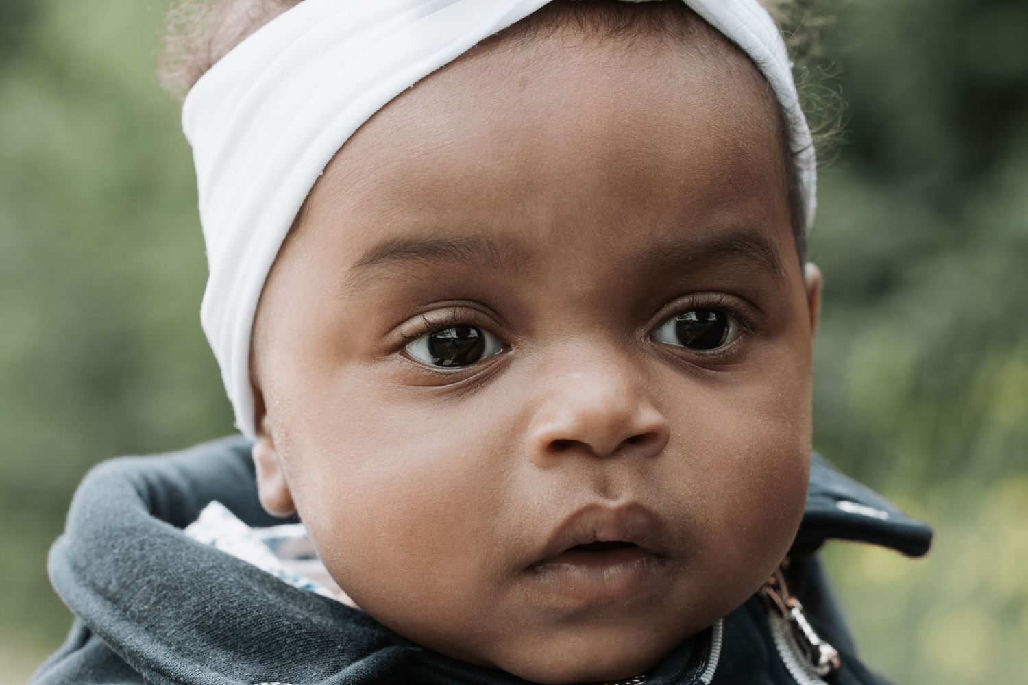 Photographe à Chartres, Eure-et-Loir, je capture vos mariages et instants de vie en famille, couple ou naissance avec émotion.