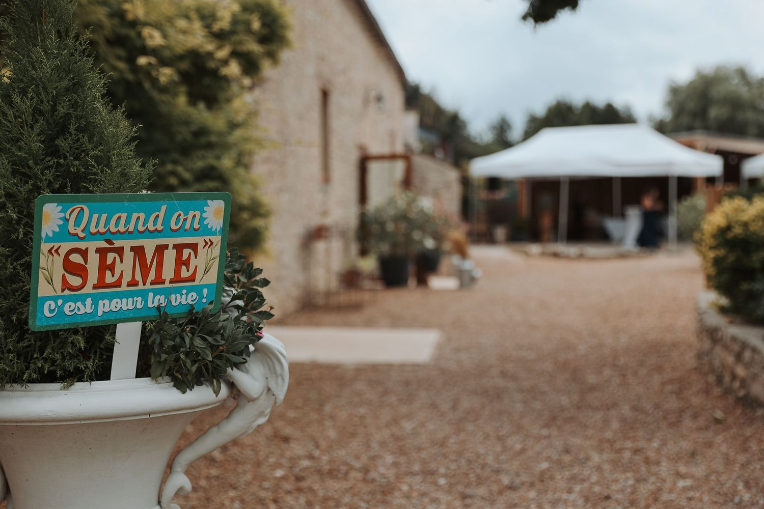 Photographe en Eure et Loir à Chartres, je vous accompagne pour capturer vos moments de vie, en famille, en couple ou lors de votre mariage