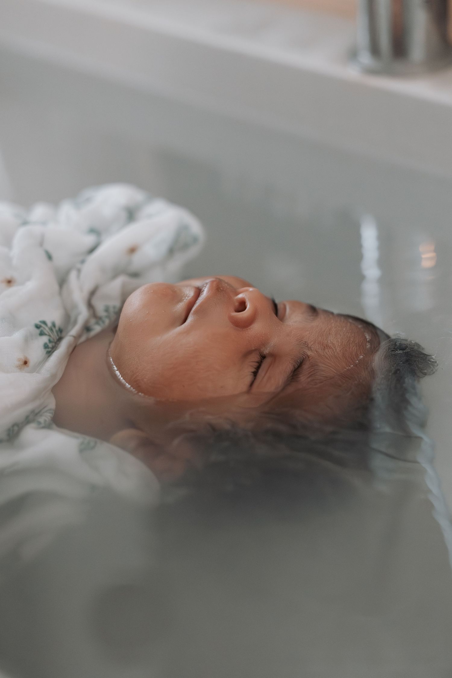 Photographe à Chartres, Eure-et-Loir, je capture vos mariages et instants de vie en famille, couple ou naissance avec émotion.