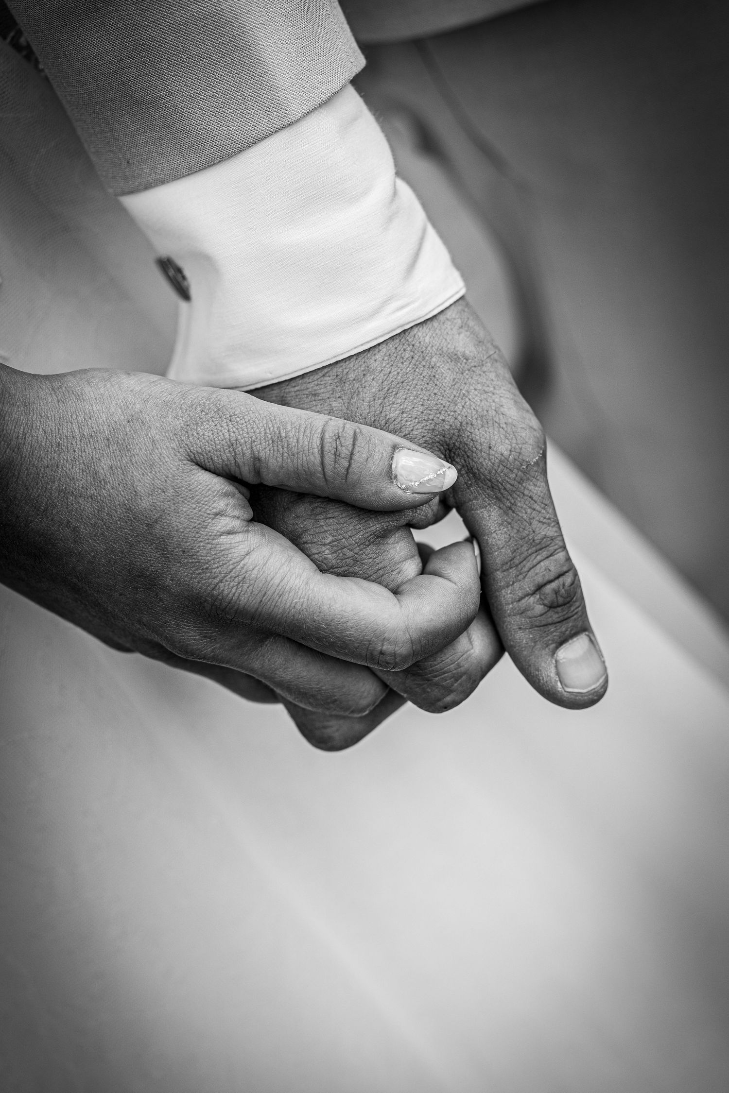 Photographe à Chartres, Eure-et-Loir, je capture vos mariages et instants de vie en famille, couple ou naissance avec émotion.