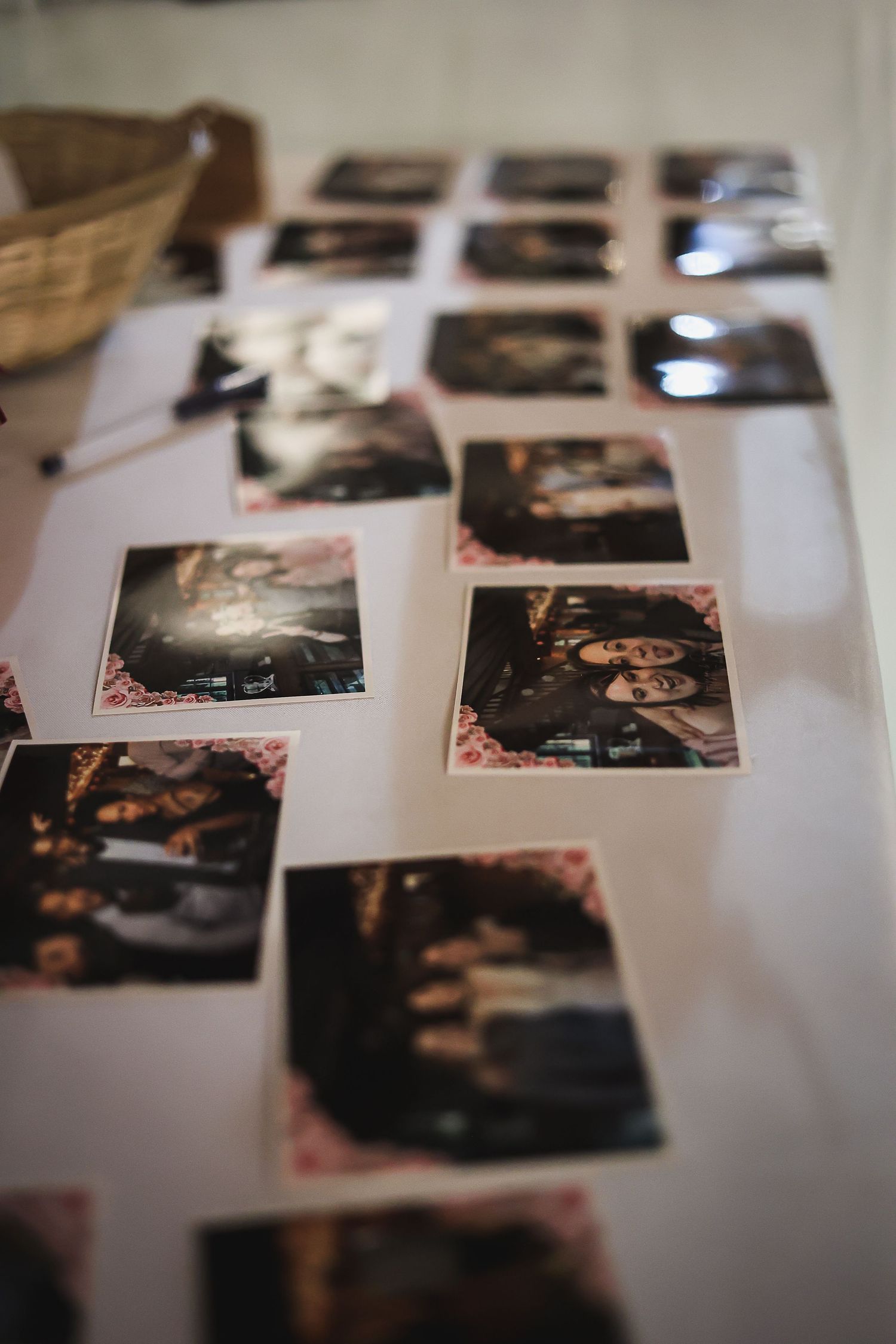 Louez un Photobooth pour votre mariage ou événement à Chartres et en Eure-et-Loir ! Impressions instantanées, accessoires fun et souvenirs