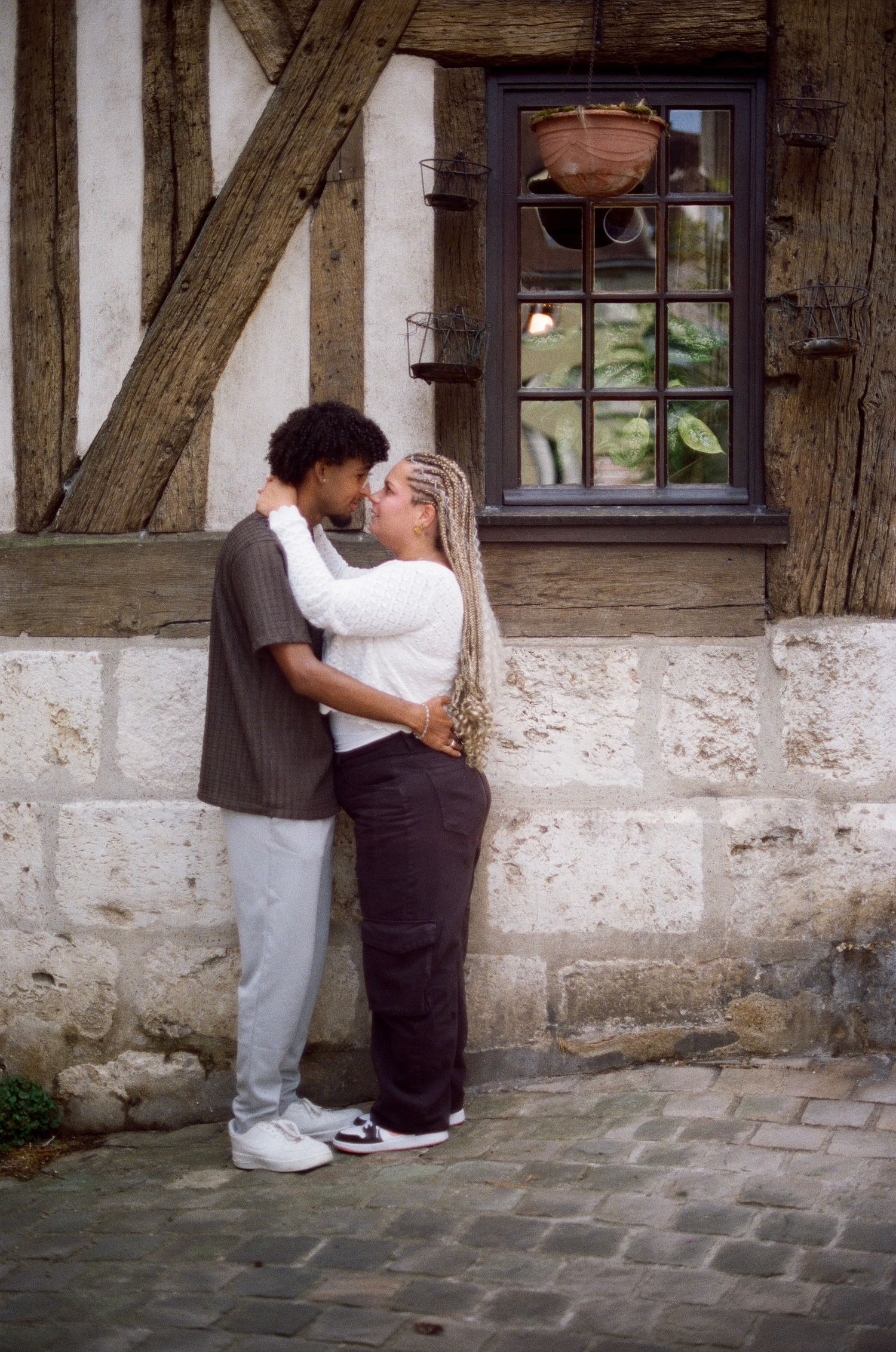 Photographe argentique mariage Chartres - portrait de couple en pellicule
