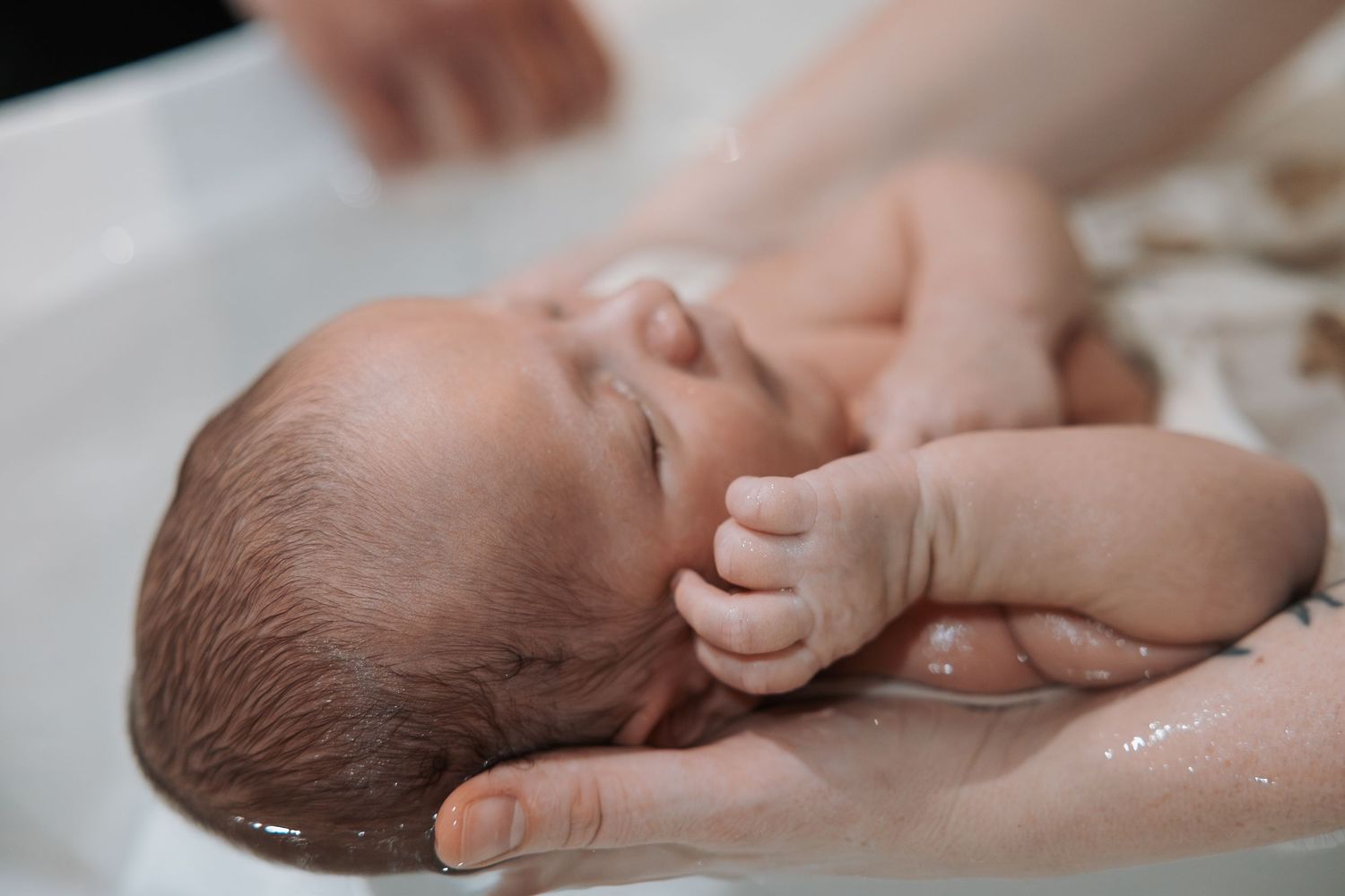 Photographe à Chartres, Eure-et-Loir, je capture vos mariages et instants de vie en famille, couple ou naissance avec émotion.
