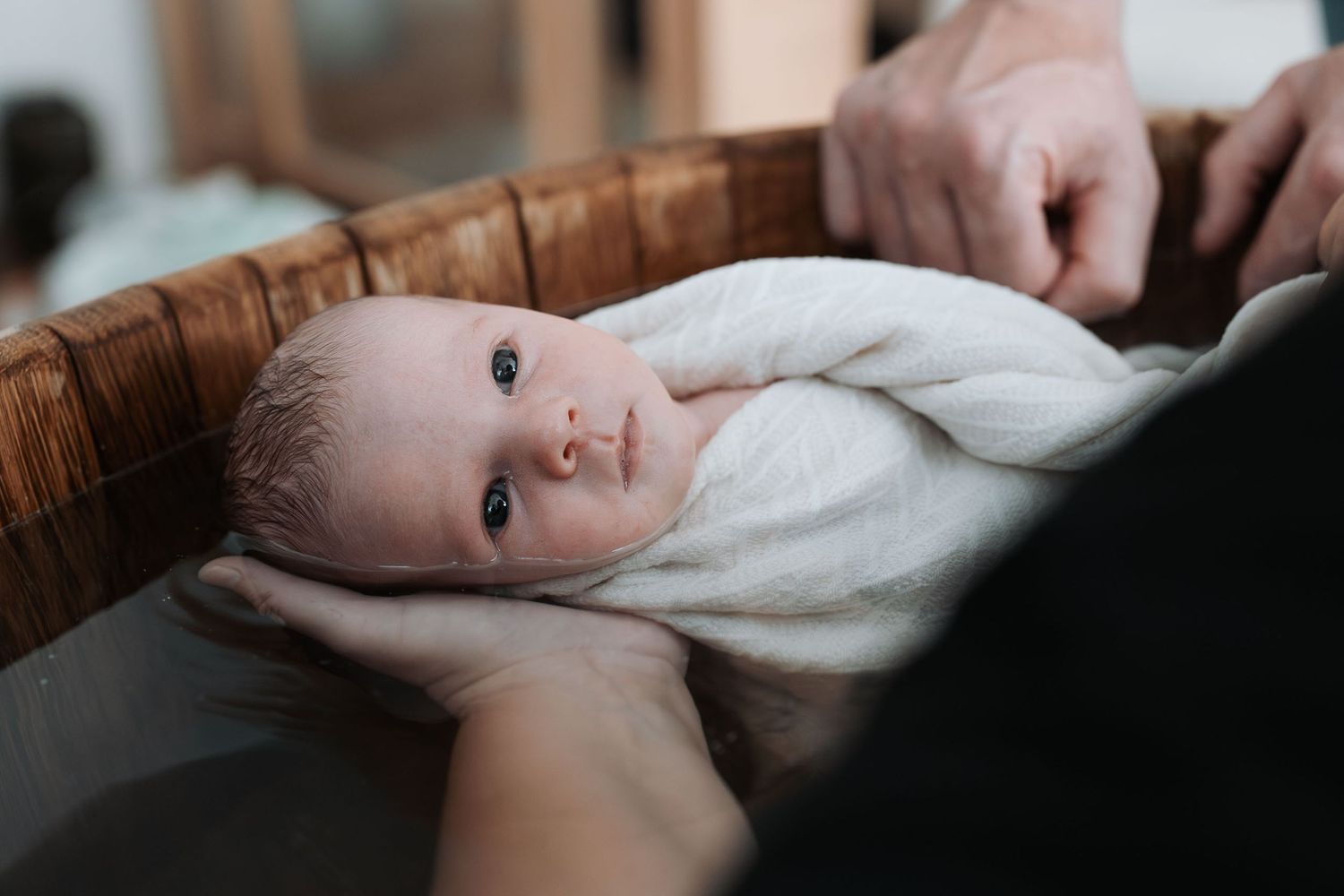 Photographe à Chartres, Eure-et-Loir, je capture vos mariages et instants de vie en famille, couple ou naissance avec émotion.