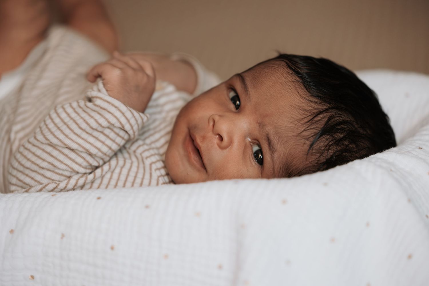 Photographe à Chartres, Eure-et-Loir, je capture vos mariages et instants de vie en famille, couple ou naissance avec émotion.