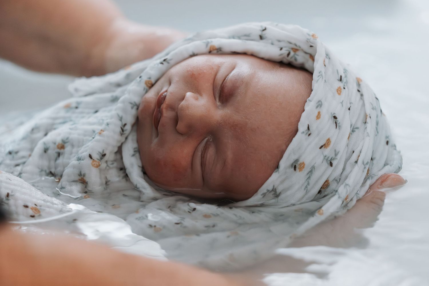Photographe à Chartres, Eure-et-Loir, je capture vos mariages et instants de vie en famille, couple ou naissance avec émotion.