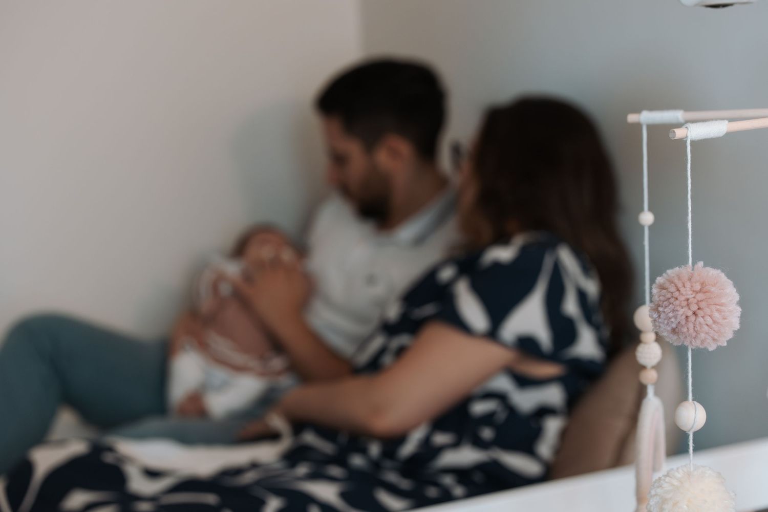 Photographe à Chartres, Eure-et-Loir, je capture vos mariages et instants de vie en famille, couple ou naissance avec émotion.