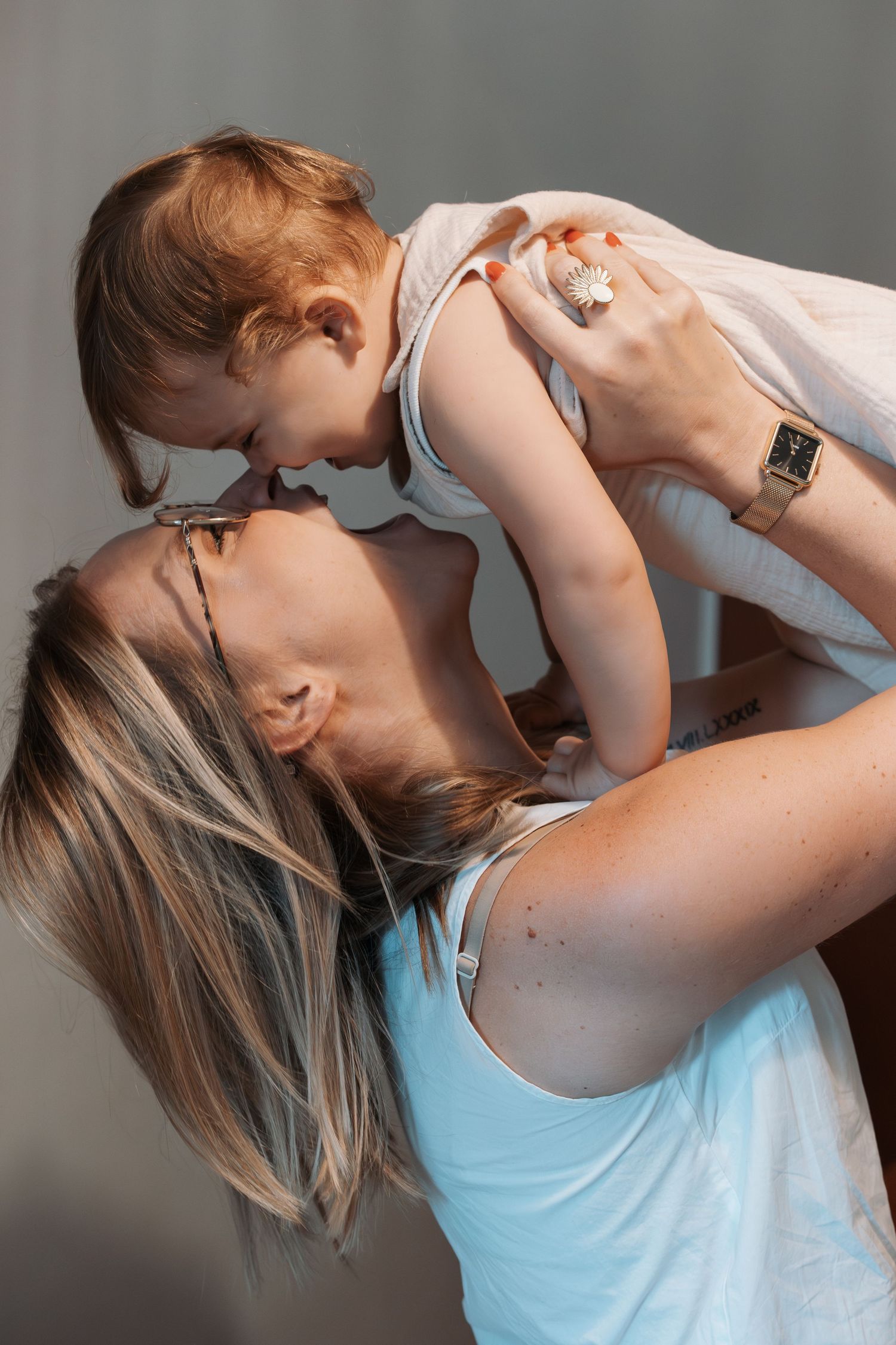Photographe à Chartres, Eure-et-Loir, je capture vos mariages et instants de vie en famille, couple ou naissance avec émotion.