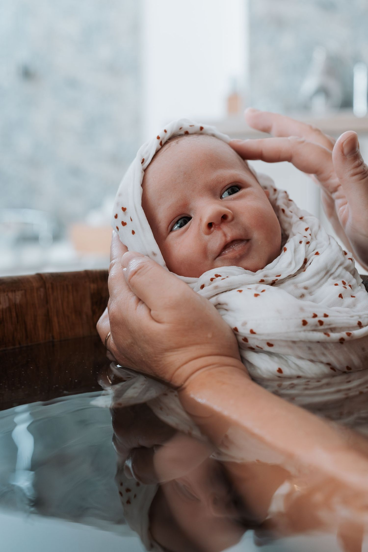 Photographe à Chartres, Eure-et-Loir, je capture vos mariages et instants de vie en famille, couple ou naissance avec émotion.