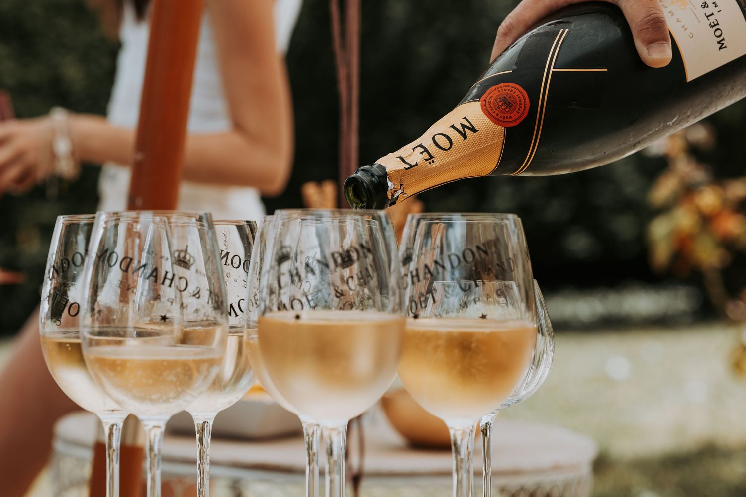 Photographe à Chartres, Eure-et-Loir, je capture vos mariages et instants de vie en famille, couple ou naissance avec émotion.