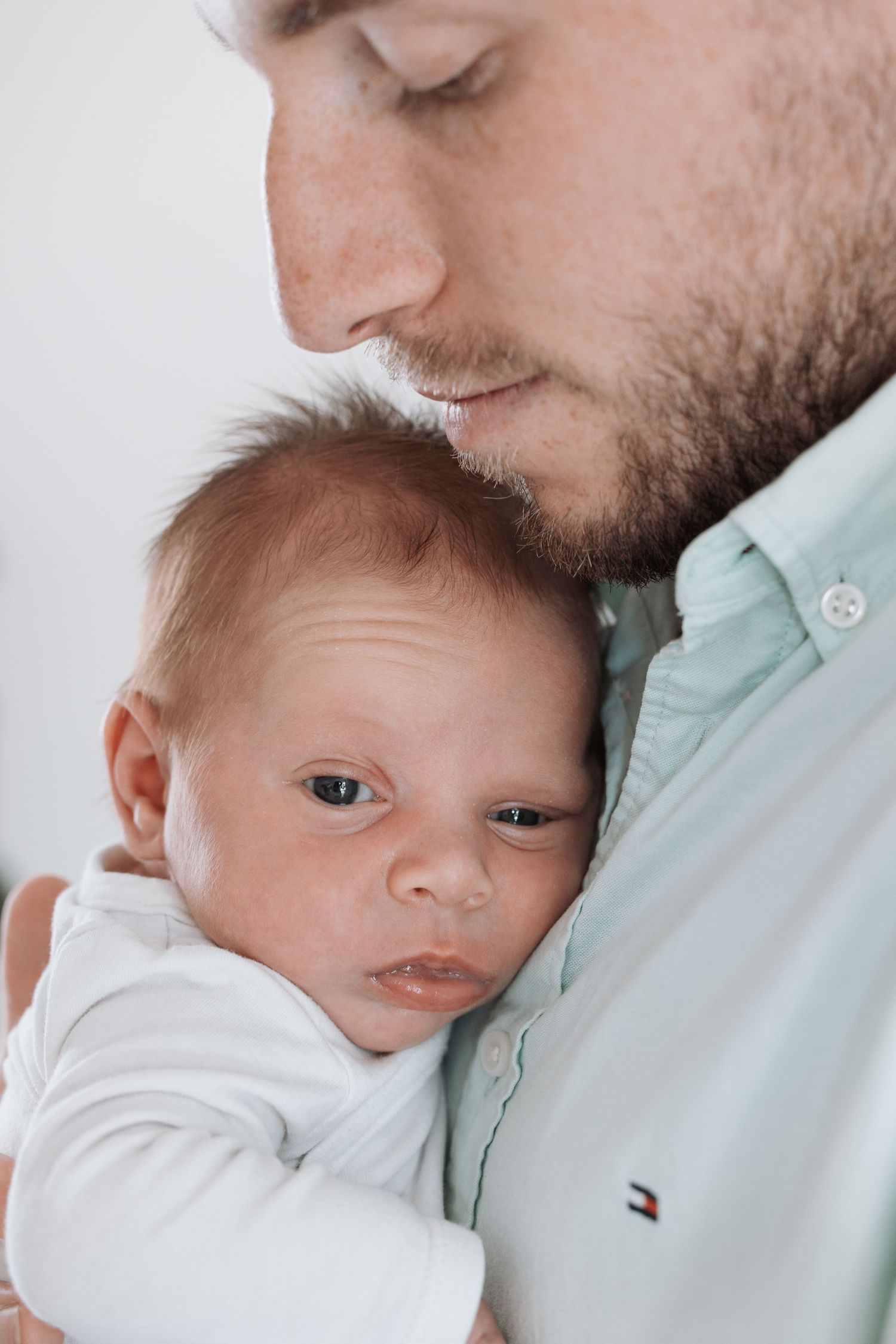 Photographe à Chartres, Eure-et-Loir, je capture vos mariages et instants de vie en famille, couple ou naissance avec émotion.