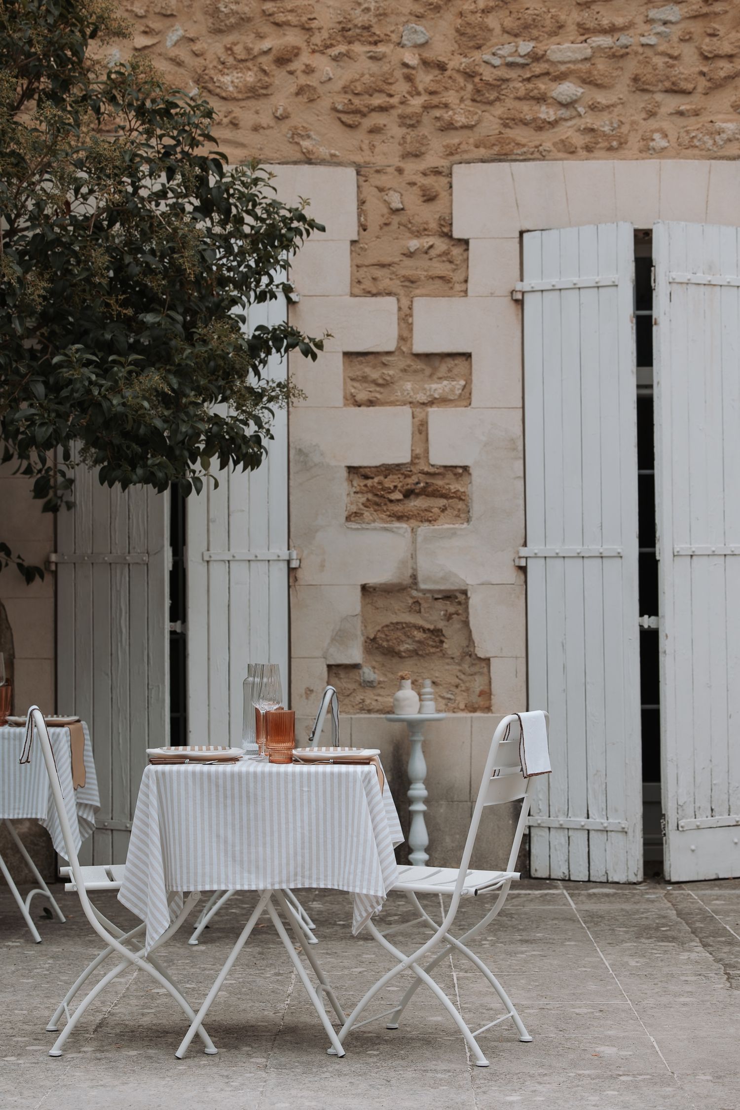 Photographe à Chartres, Eure-et-Loir, je capture vos mariages et instants de vie en famille, couple ou naissance avec émotion.