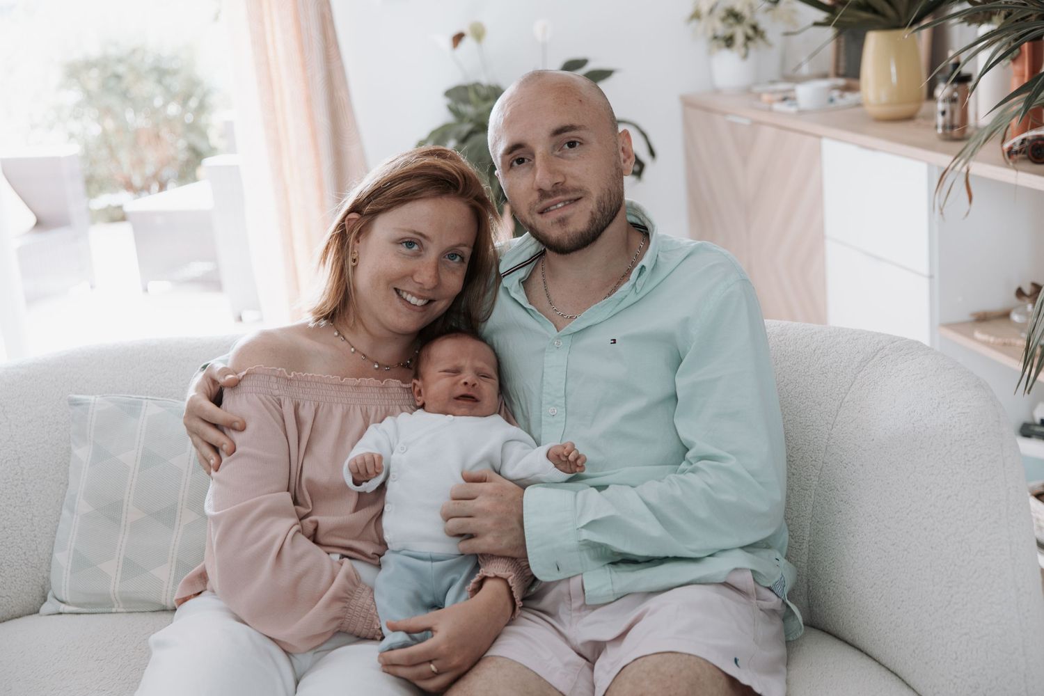Photographe à Chartres, Eure-et-Loir, je capture vos mariages et instants de vie en famille, couple ou naissance avec émotion.