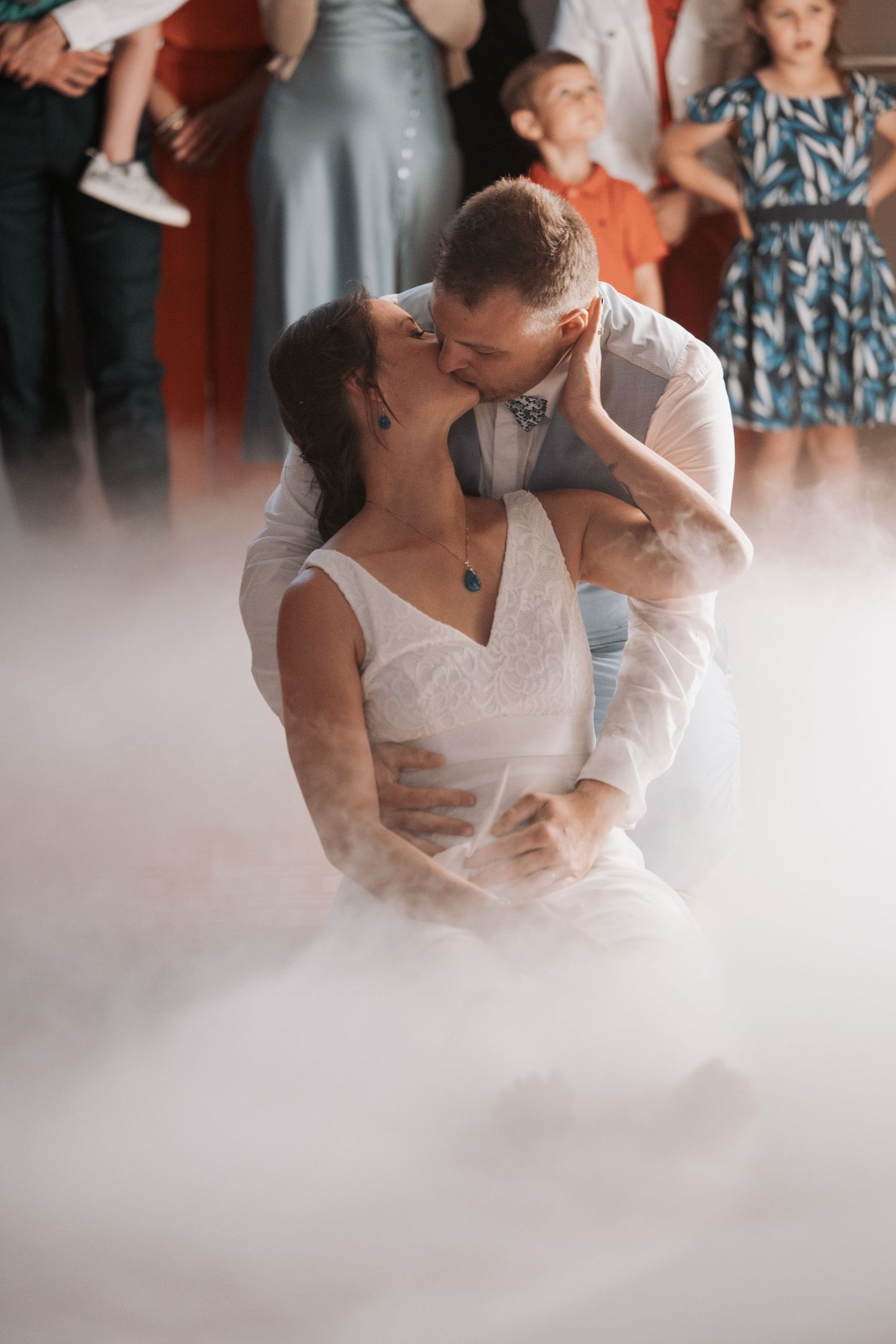 Photographe à Chartres, Eure-et-Loir, je capture vos mariages et instants de vie en famille, couple ou naissance avec émotion.