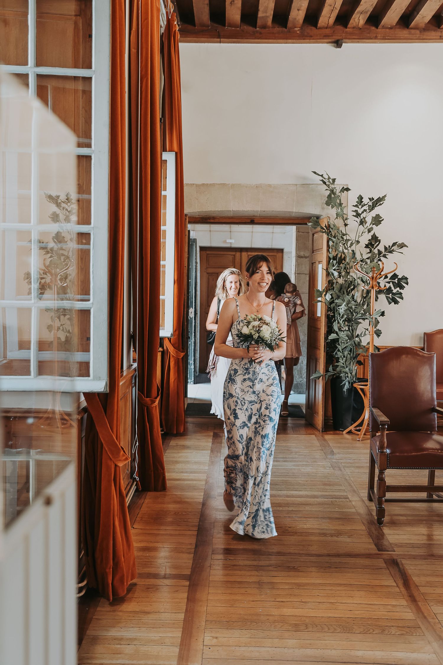 Photographe en Eure et Loir à Chartres, je vous accompagne pour capturer vos moments de vie, en famille, en couple ou lors de votre mariage