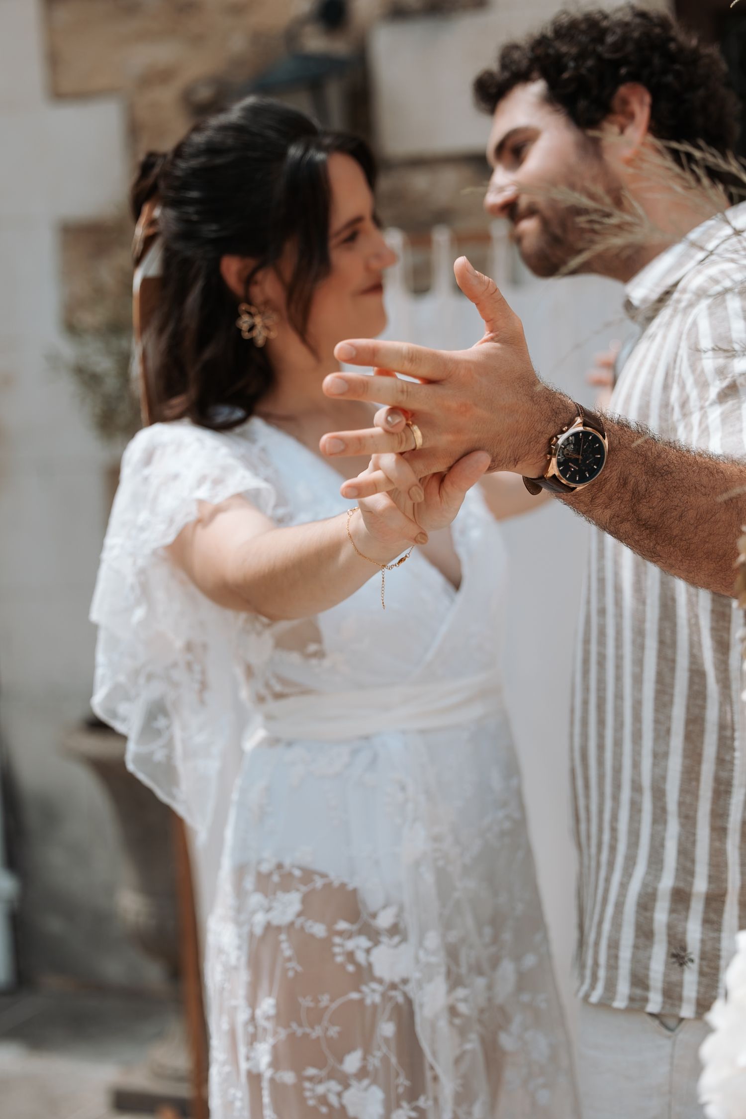 Photographe à Chartres, Eure-et-Loir, je capture vos mariages et instants de vie en famille, couple ou naissance avec émotion.