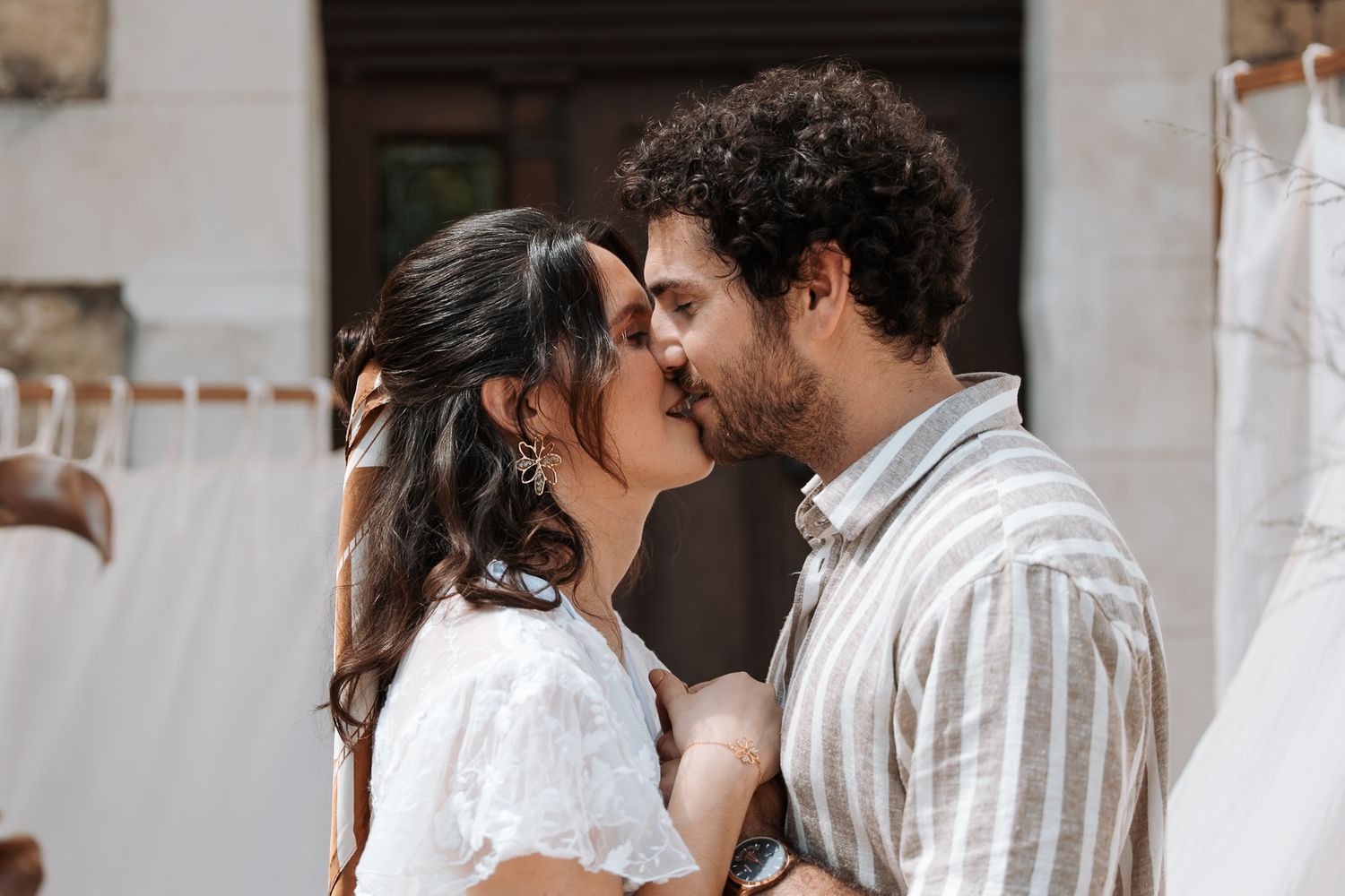Photographe à Chartres, Eure-et-Loir, je capture vos mariages et instants de vie en famille, couple ou naissance avec émotion.