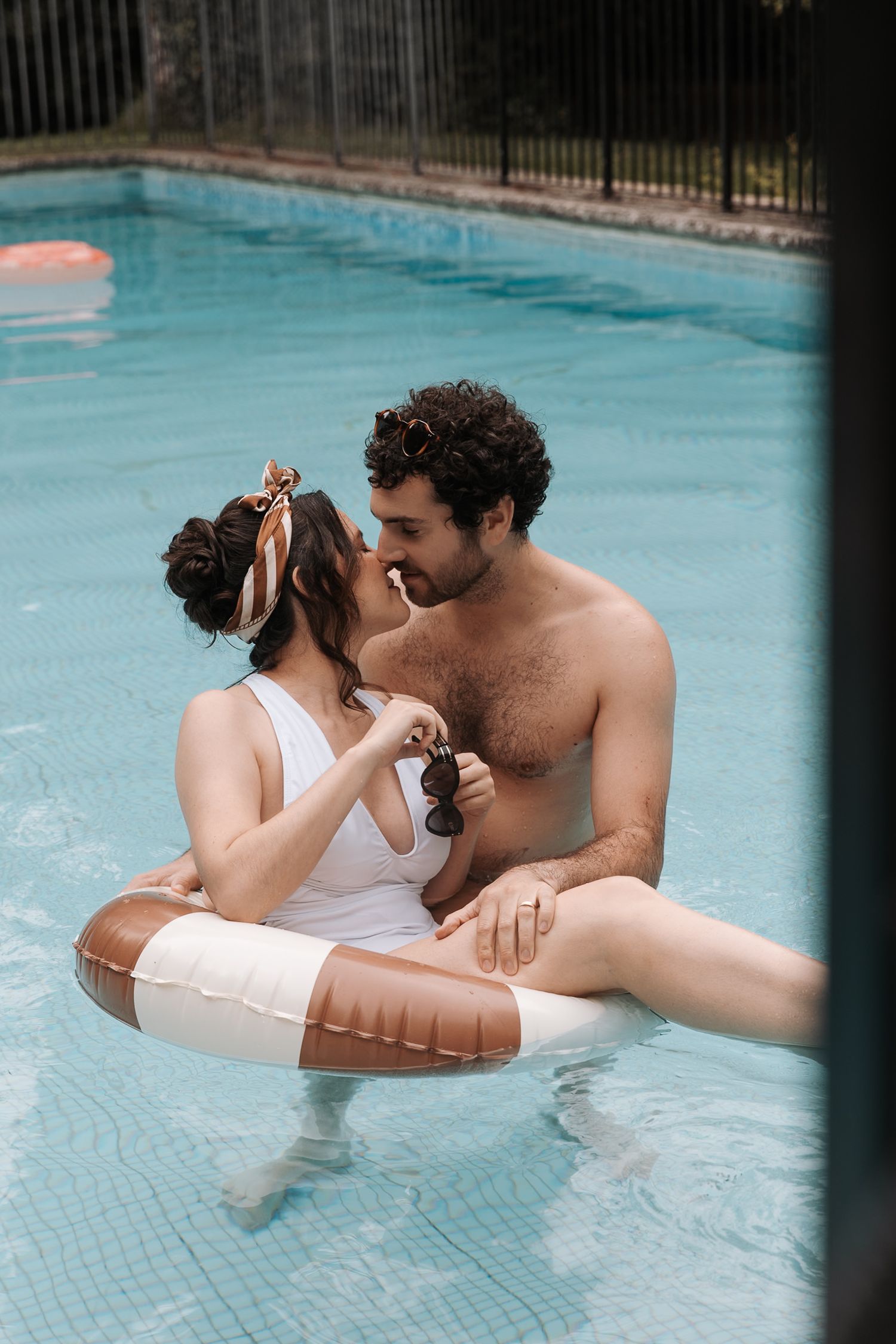 Photographe à Chartres, Eure-et-Loir, je capture vos mariages et instants de vie en famille, couple ou naissance avec émotion.