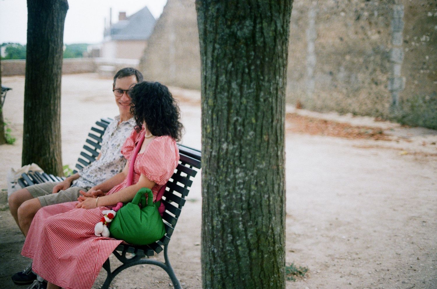 Photographe argentique mariage Chartres - portrait de couple en pellicule