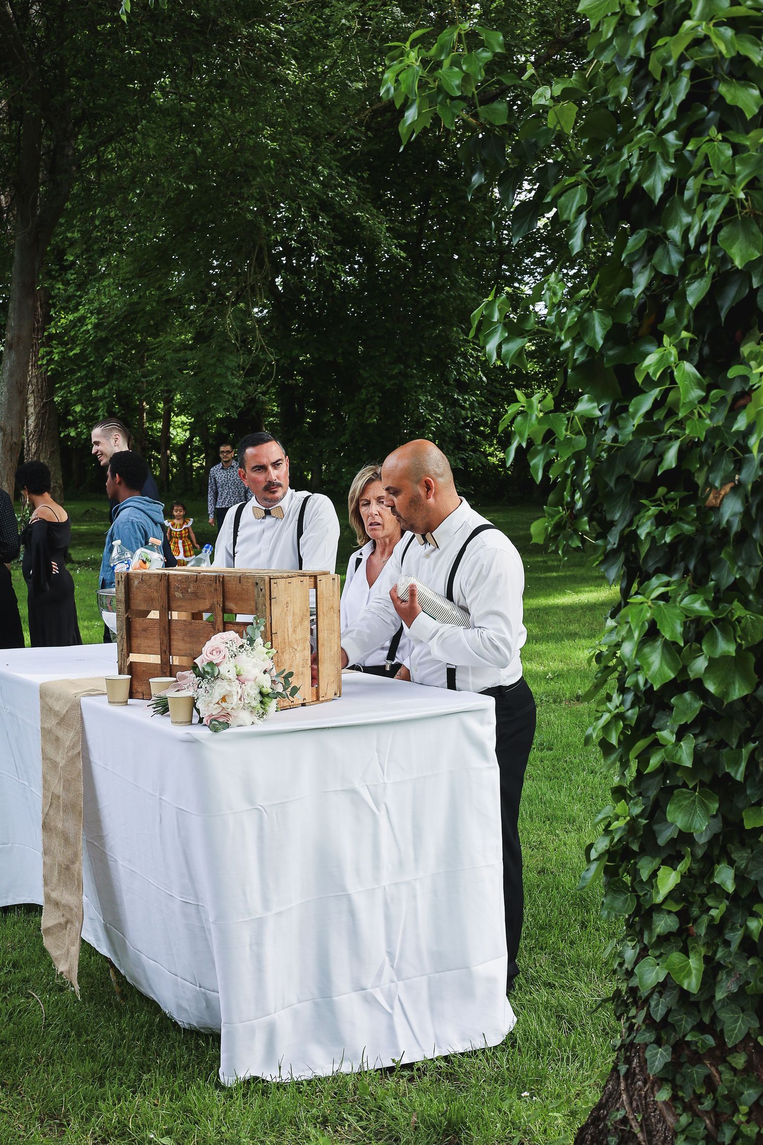Photographe en Eure et Loir à Chartres, je vous accompagne pour capturer vos moments de vie, en famille, en couple ou lors de votre mariage