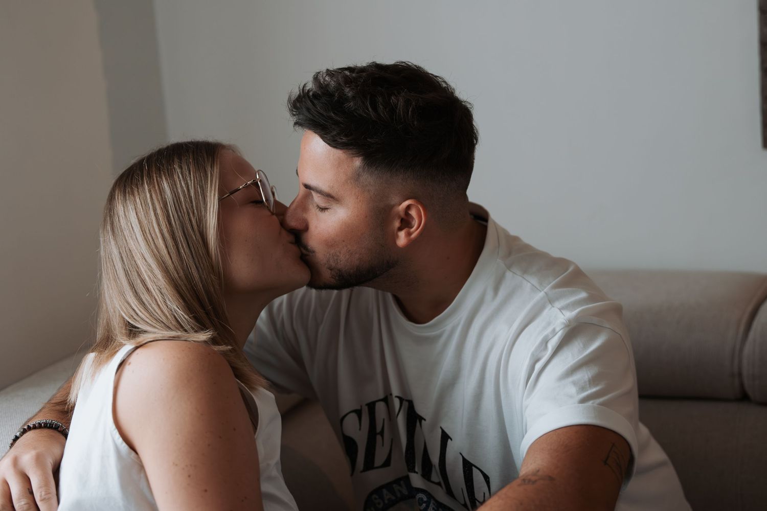 Photographe à Chartres, Eure-et-Loir, je capture vos mariages et instants de vie en famille, couple ou naissance avec émotion.