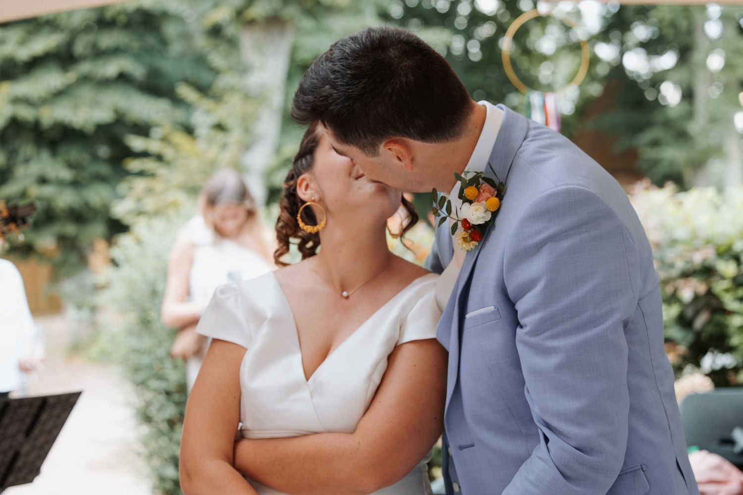Photographe à Chartres, Eure-et-Loir, je capture vos mariages et instants de vie en famille, couple ou naissance avec émotion.