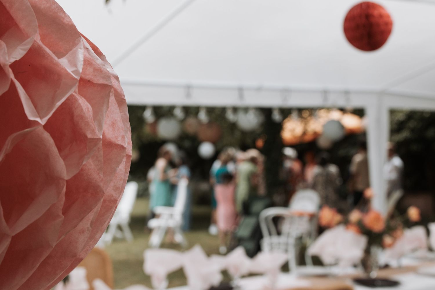 Photographe à Chartres, Eure-et-Loir, je capture vos mariages et instants de vie en famille, couple ou naissance avec émotion.