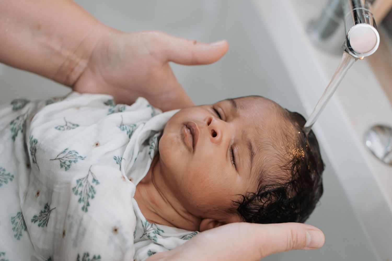 Photographe à Chartres, Eure-et-Loir, je capture vos mariages et instants de vie en famille, couple ou naissance avec émotion.