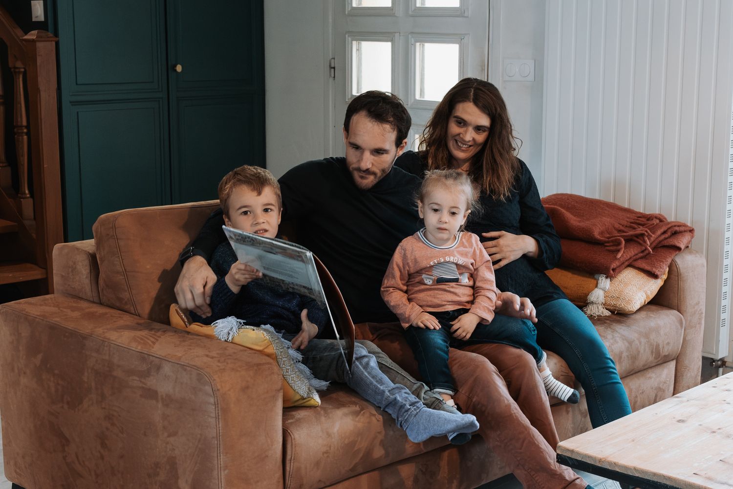 Photographe à Chartres, Eure-et-Loir, je capture vos mariages et instants de vie en famille, couple ou naissance avec émotion.