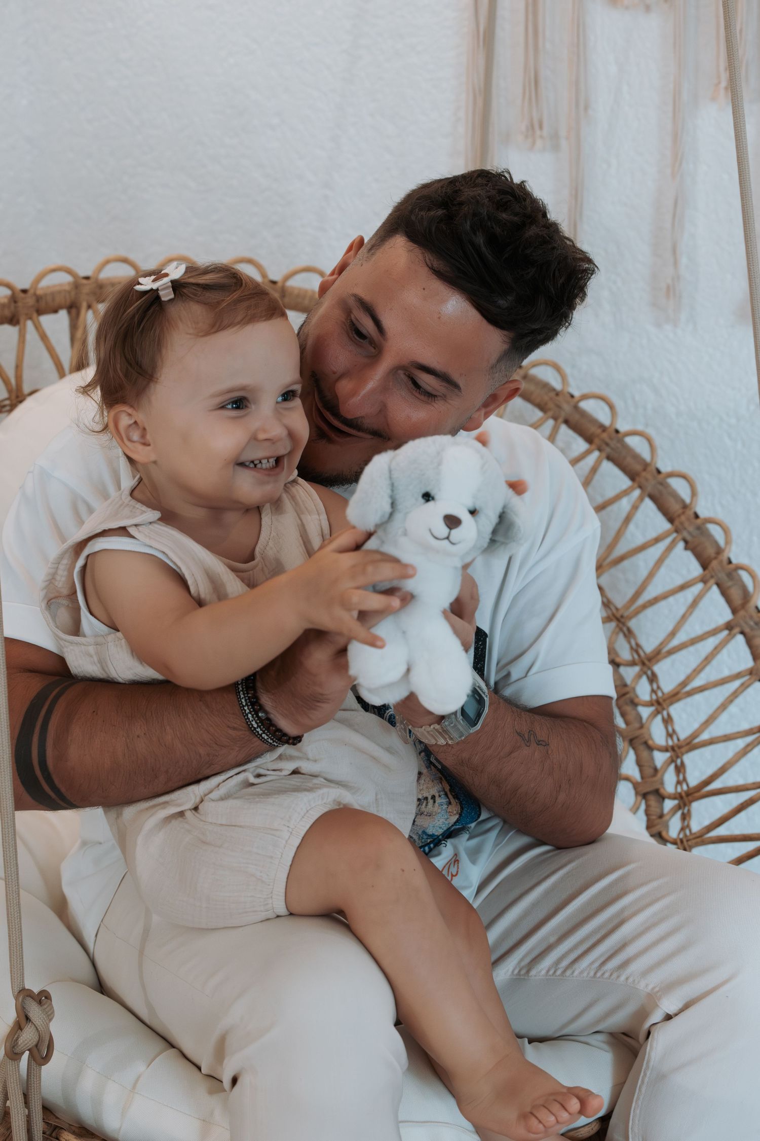 Photographe à Chartres, Eure-et-Loir, je capture vos mariages et instants de vie en famille, couple ou naissance avec émotion.